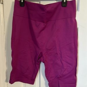 Livi 22/24 Seamless knee shorts